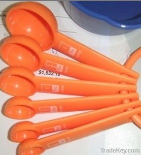 measuring cups and measuring spoons