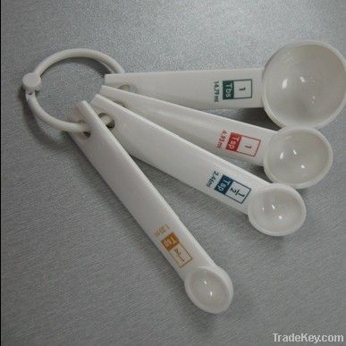 measuring cups and measuring spoons