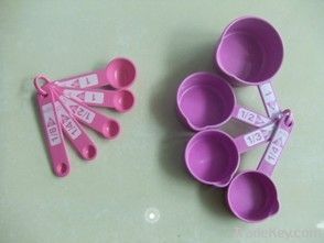 measuring cups and measuring spoons