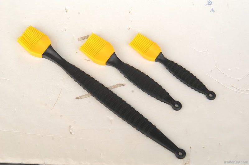 silicone brush and plastic brush
