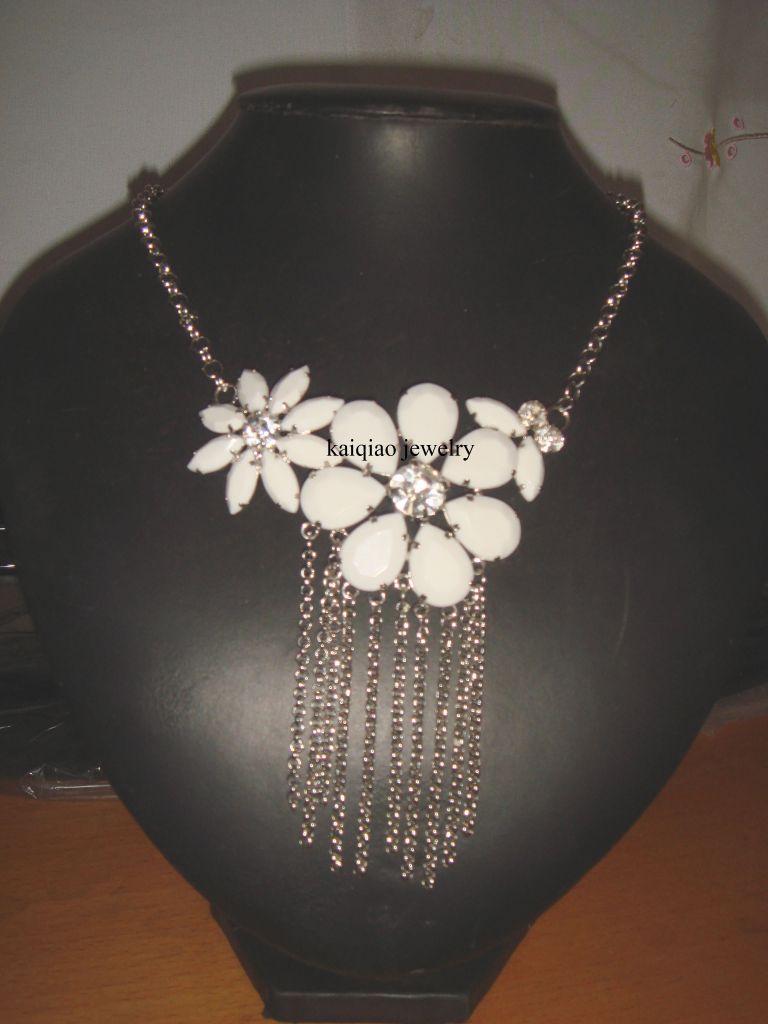 womens necklaces fashion white acrylic and crystal pendant necklaces