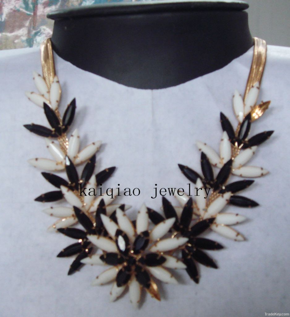 womens necklaces fashion white acrylic pendant necklaces