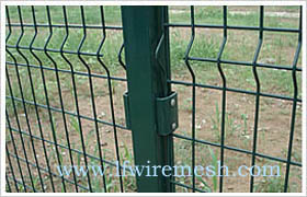 wire mesh fence