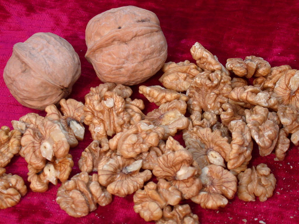 organic walnut kernal