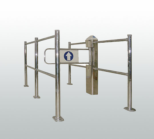 Single automatic swing gate