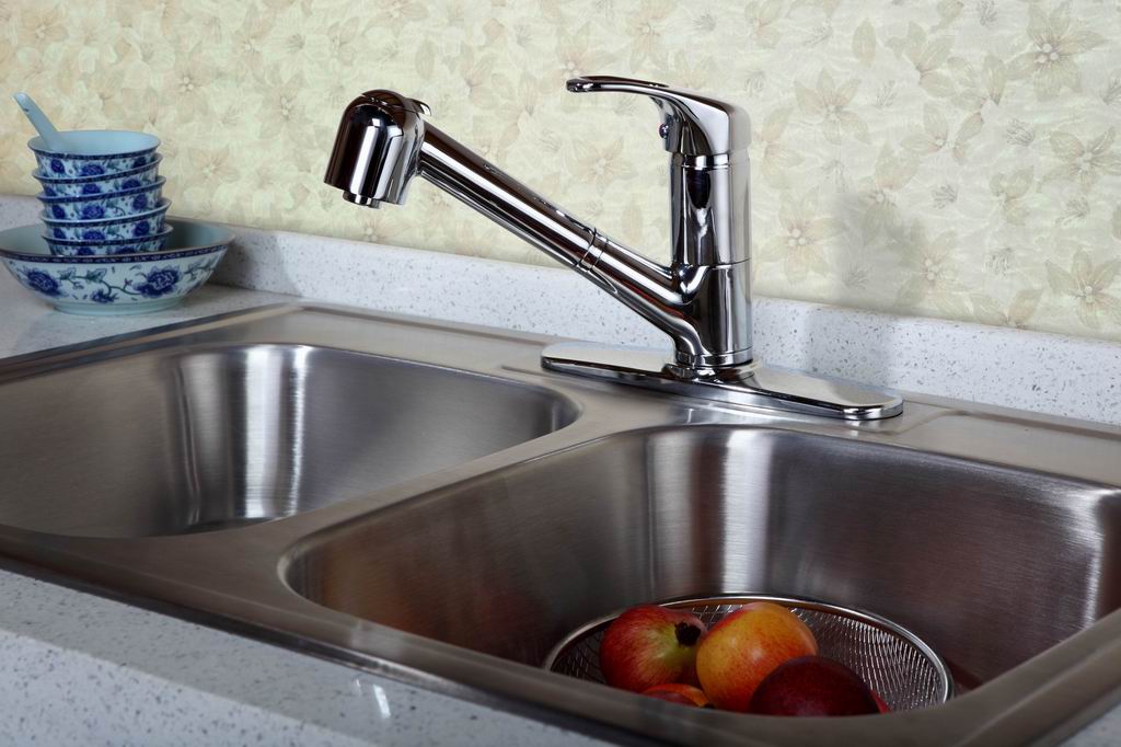 cUPC certified Single Handle Pull-out Kitchen Faucet