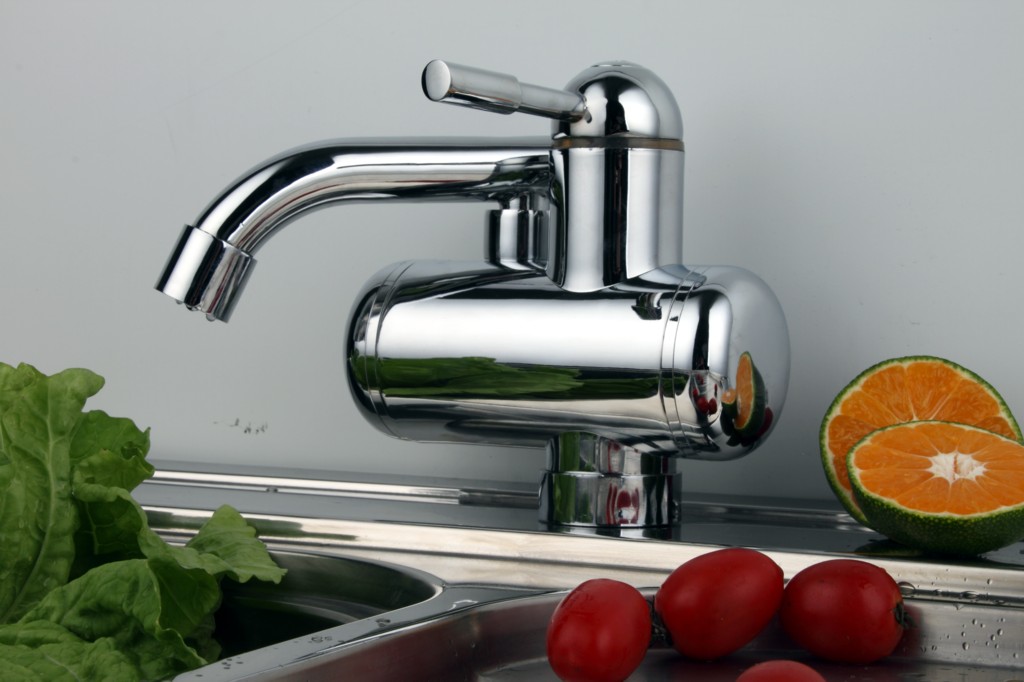 Instant electrical water faucet