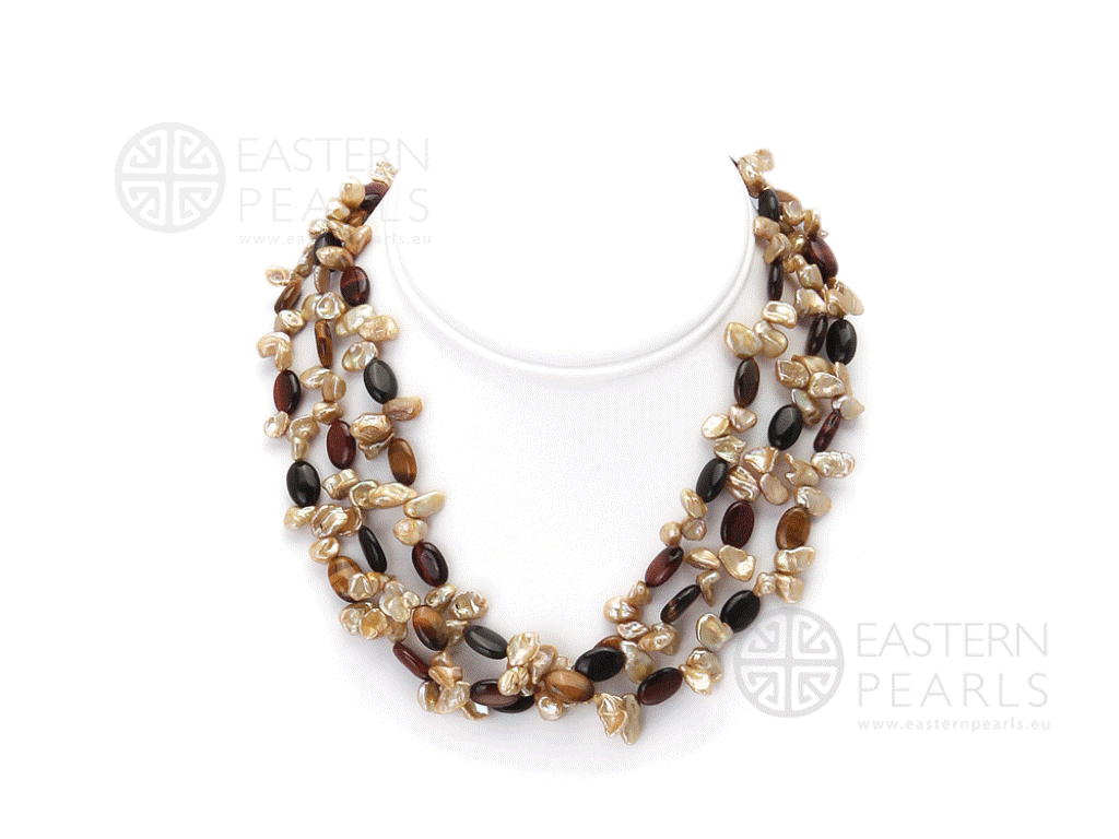 Freshwater pearl necklace with "Rice Pearl"