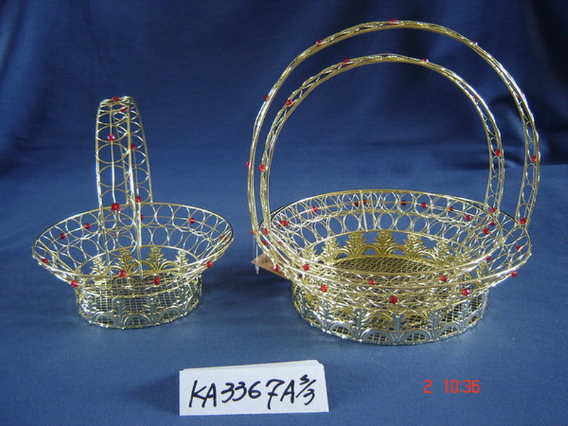 wire basket (gift basket)