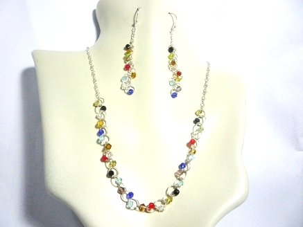 SET OF NECKLACE AND EARRINGS.