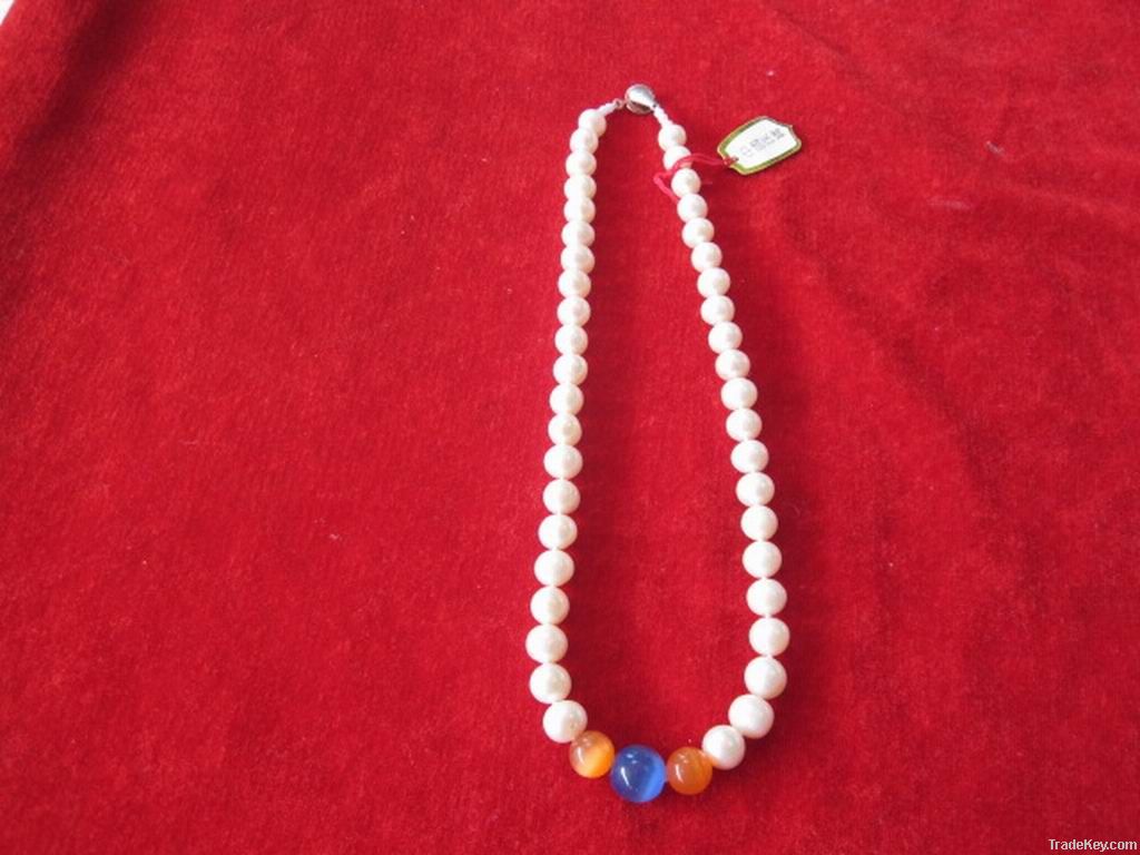 9-10MM WHITE FRESHWATER GENUINE PEARL NECKLACE WITH 3 ARTIFICIAL OPALS