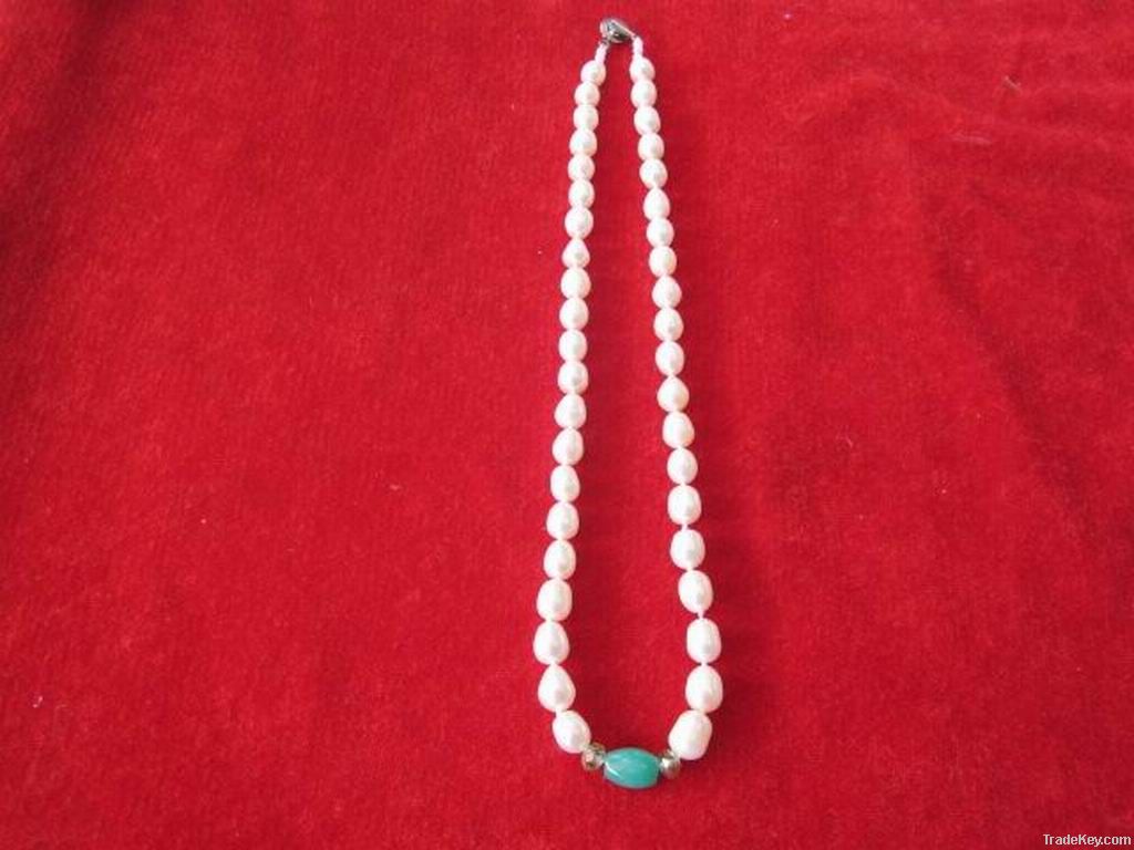 7-8MM WHITE FRESHWATER GENUINE PEARL NECKLACE WITH 1 ARTIFICIAL JADE A