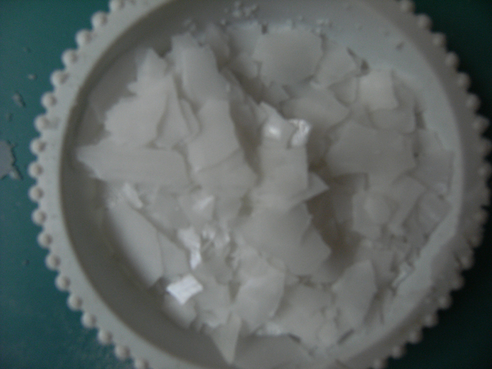 Alkali caustic soda flake in high quality