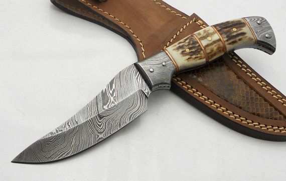 8.75&quot; Custom Manufactured Beautiful Damascus Steel Hunting Knife (FSL-032-2)