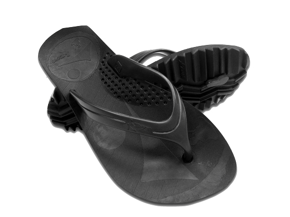 FLIP FLOP MADE WITH RECYCLED RUBBER FROM TIRES