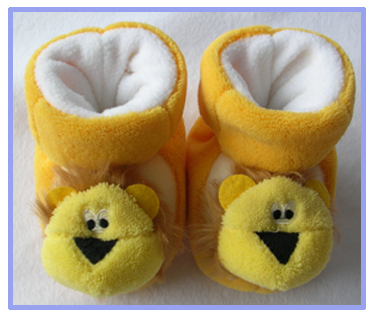 baby shoes with bear head