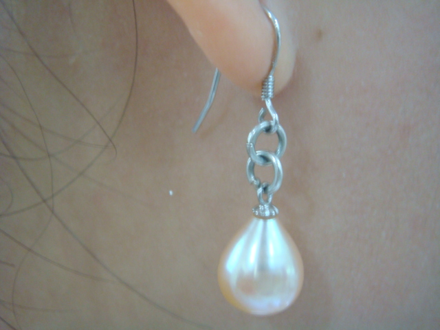 natural freshwater pearl and silver plated gold earring