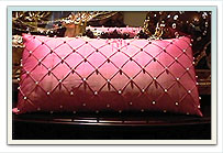 CUSHION WITH PEARLS