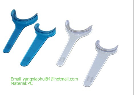 cheek retractor