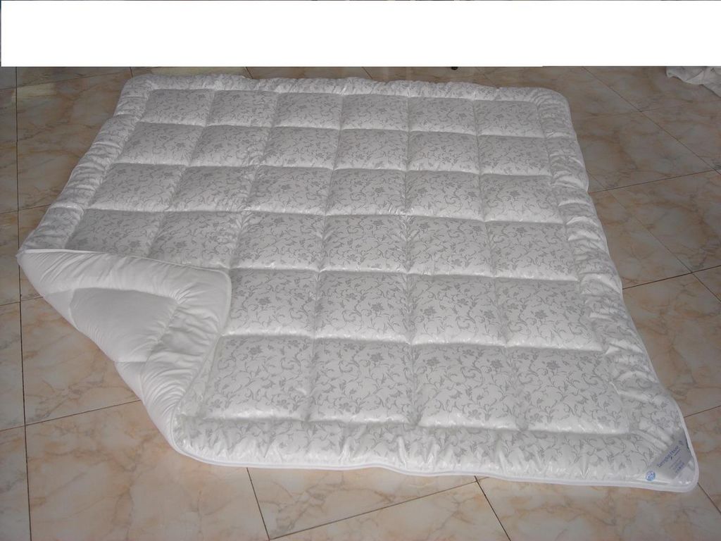 Microfiber jacquard quilt