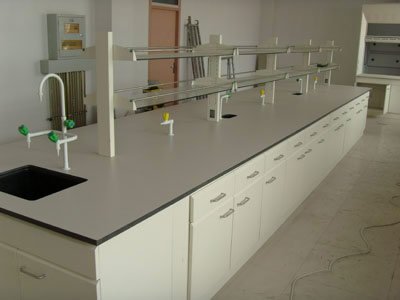 lab bench (worktable)