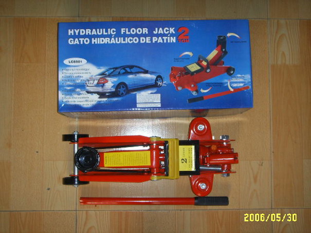 hydraulic floor jack