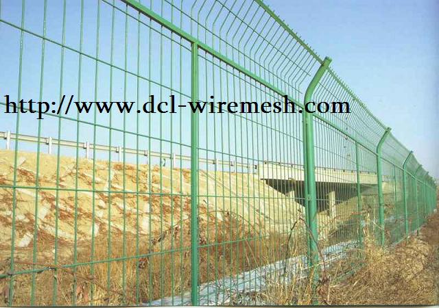 welded wire mesh fence