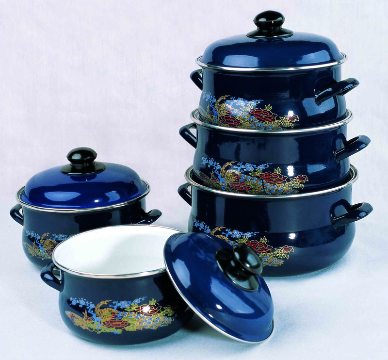 casserole set with hollow handle