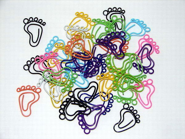 Foot shaped paper clips