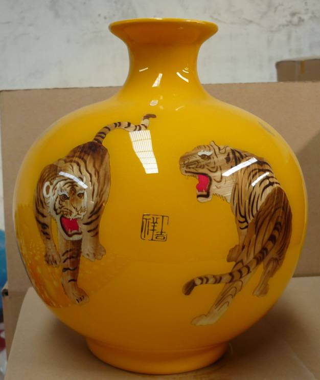 sell ceramic vase  P1M10AT02