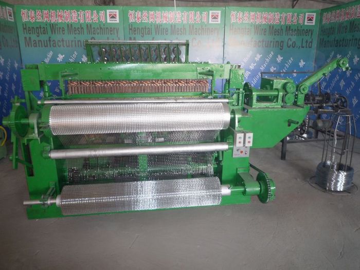 Light full automatic welded wire mesh machine( in roll)