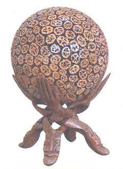 Walnut Shell Handicraft-Ball In Hands
