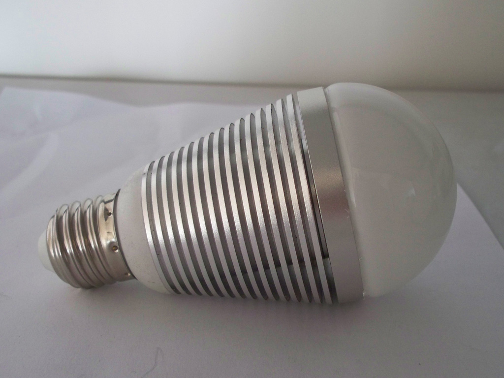 LED Globe Bulbs(A19)--60mm diameter 500lm