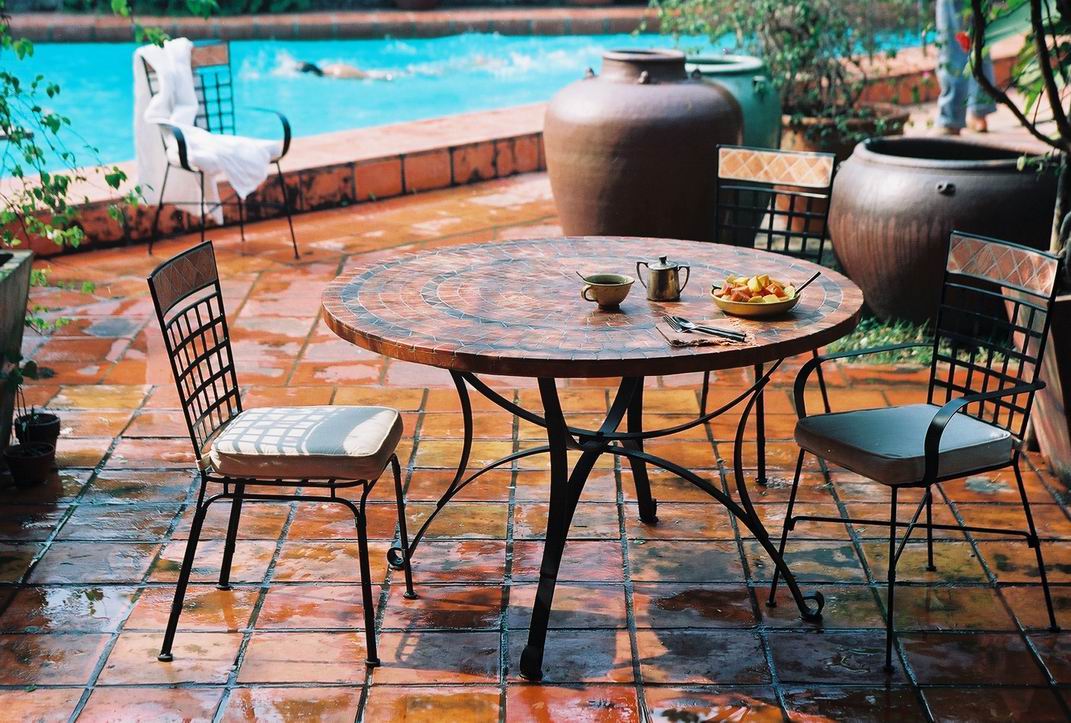 Classic 100cm Round Terracotta Table with Matching Chairs