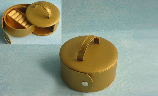 Jewelry box in gold pvc (W27082B)