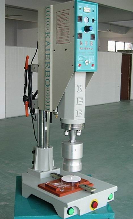 Ultrasonic plastic welder