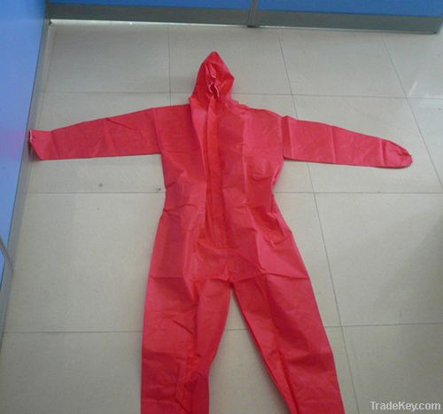 Disposable Non-woven Red Coverall with Hood and Front Zipper in CE, FDA