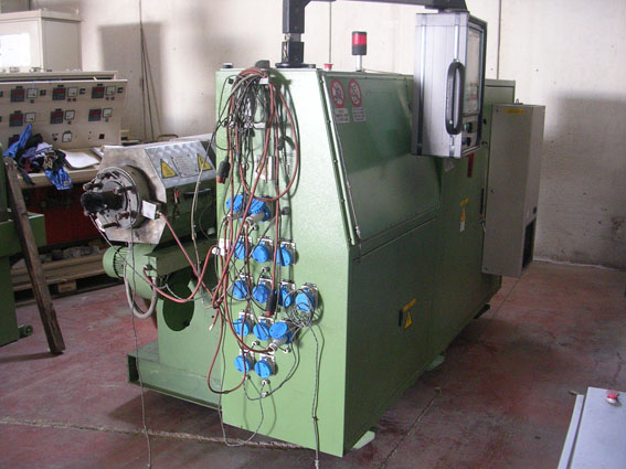 Single screw extruder for PE pipes