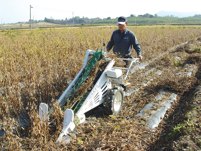 Bean Harvester By HANSEO PRECISION INDUSTRY,