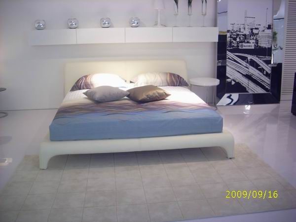 C833 leather bed