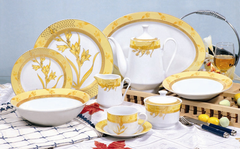 Fine Porcelain Dinnerware