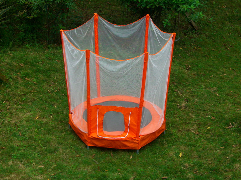 1.5m Trampoline with Enclosure