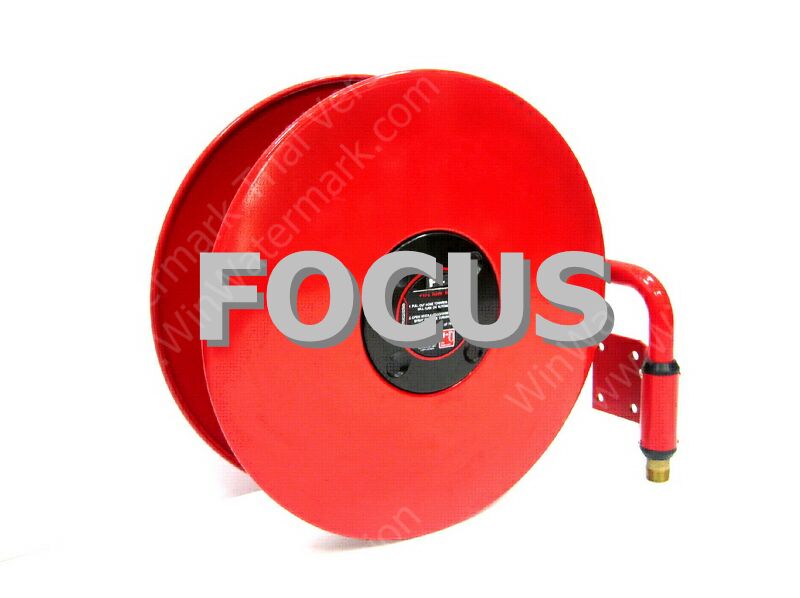 Swinging fire hose reel with automatic stop valve for wall-mounted