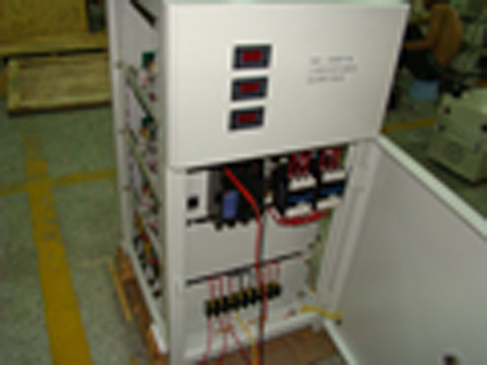 Regulator (voltage stabilizer)