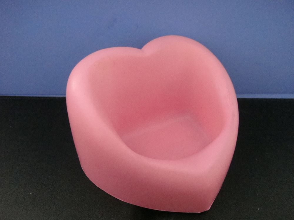 PU heart holder