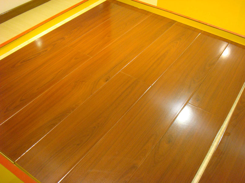 Laminate Flooring (Mirror)