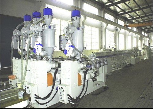 EVA/PA/PE/PP five-layer co-extruding pipe production line