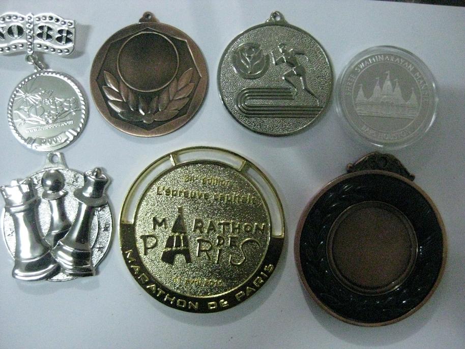 Variuos kinds of medals made of many kinds of material