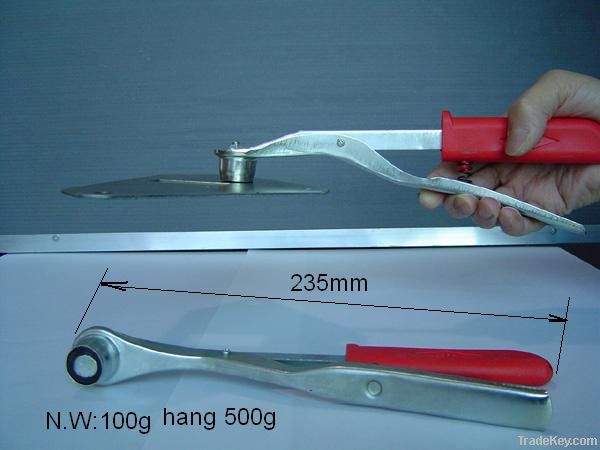 Magnetic rammed pliers