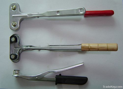 Magnetic rammed pliers